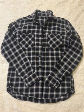 Uniqlo Black and White Plaid Button-Down Shirt 0426